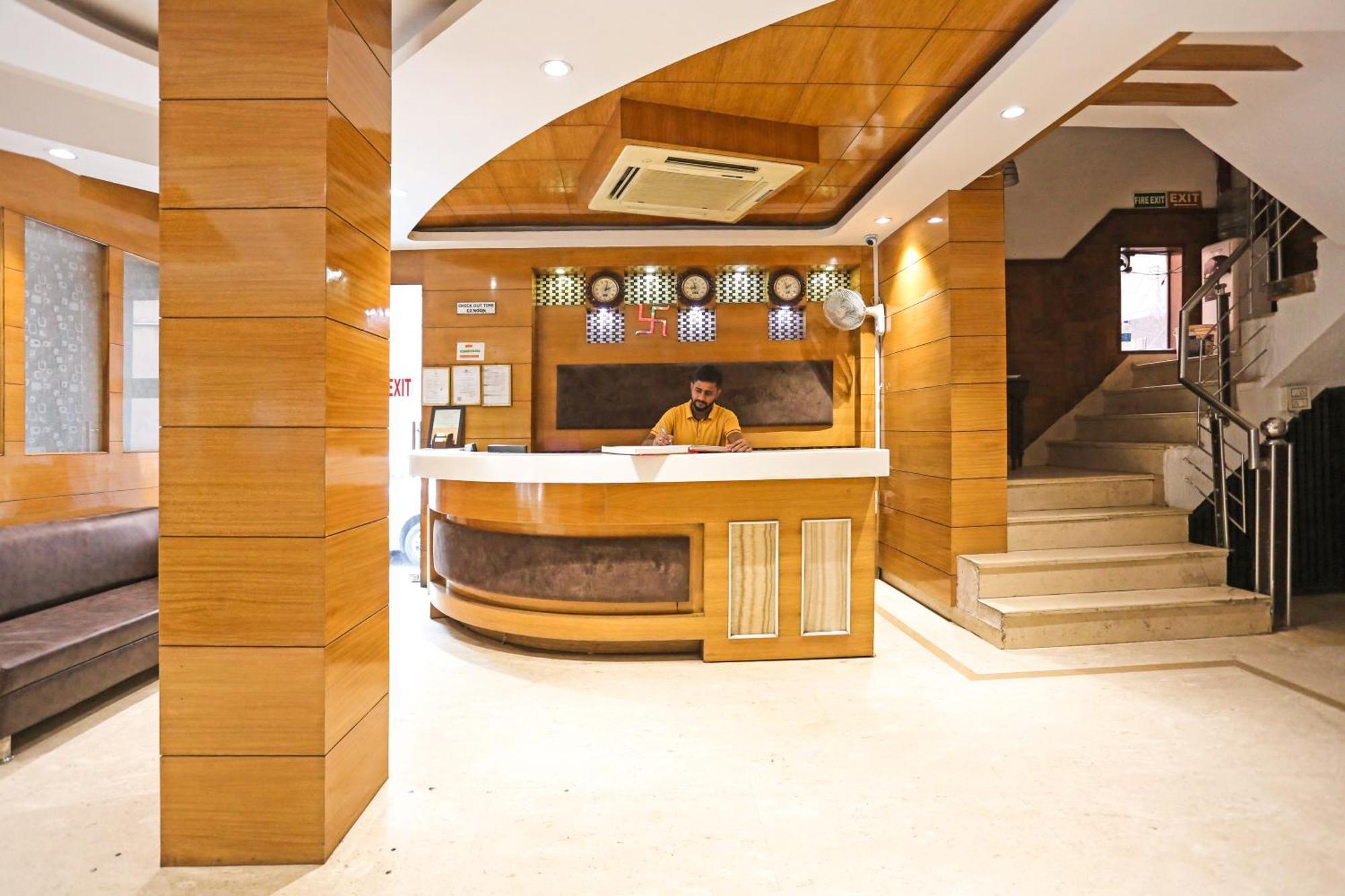 Hotel Silky Palace Near Igi Airportt Нью-Дели Экстерьер фото