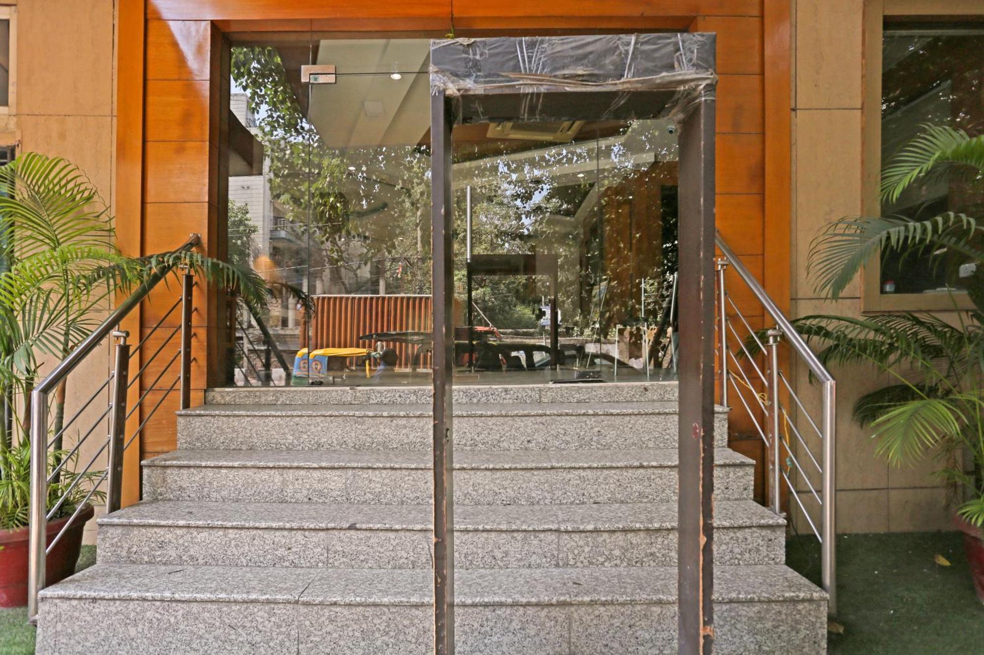 Hotel Silky Palace Near Igi Airportt Нью-Дели Экстерьер фото