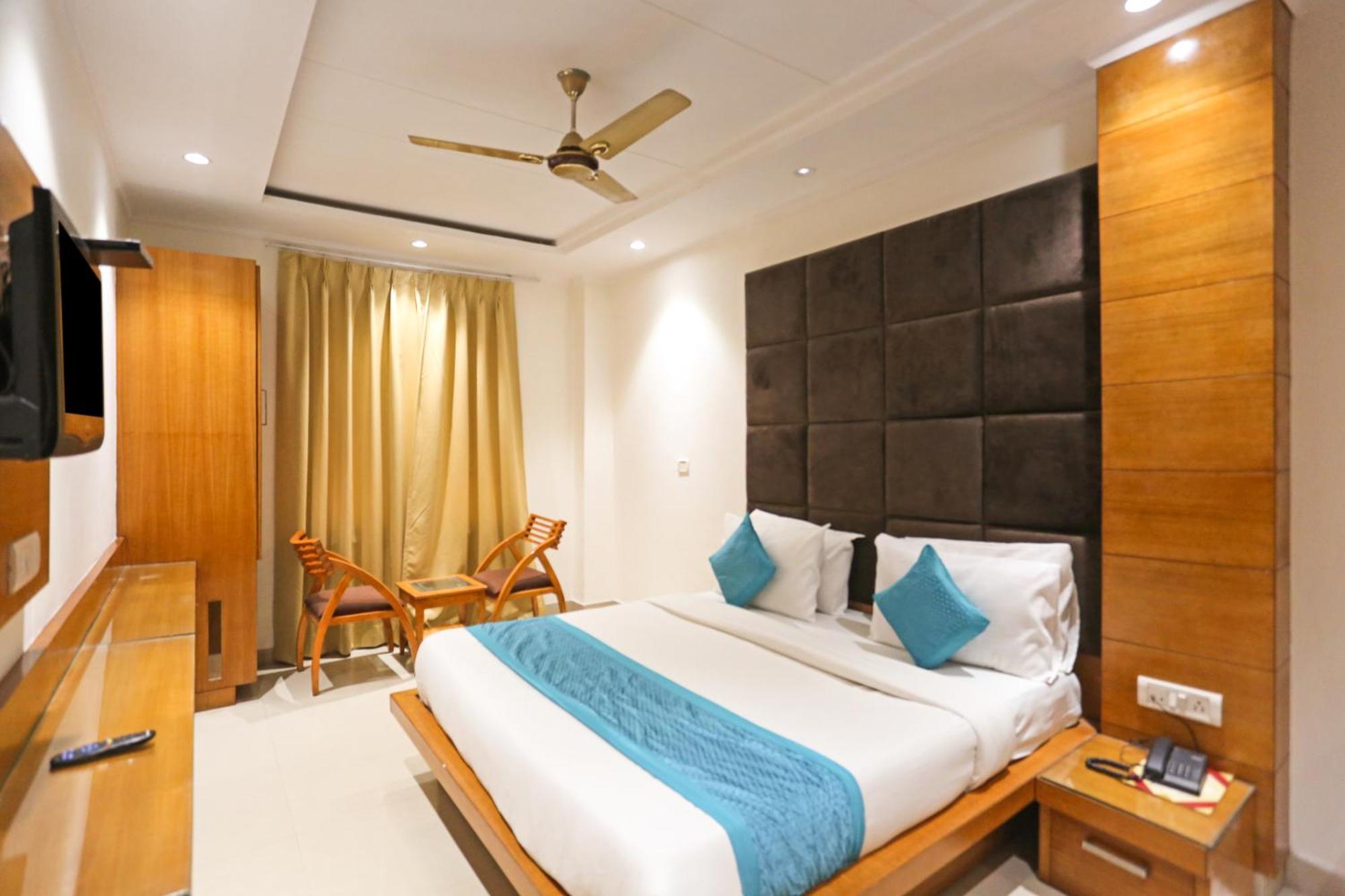 Hotel Silky Palace Near Igi Airportt Нью-Дели Экстерьер фото