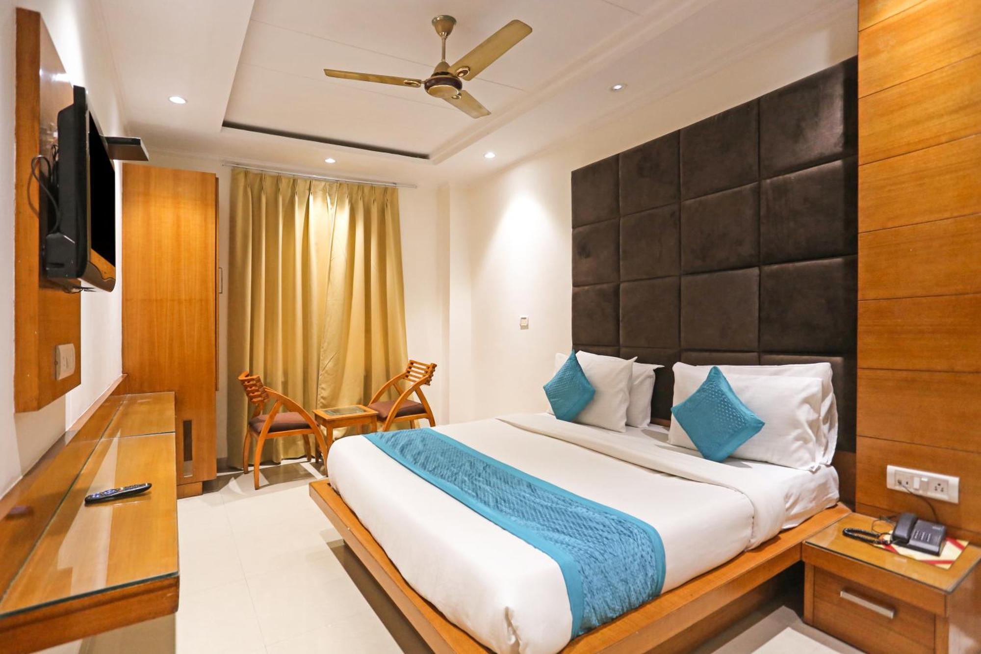 Hotel Silky Palace Near Igi Airportt Нью-Дели Экстерьер фото