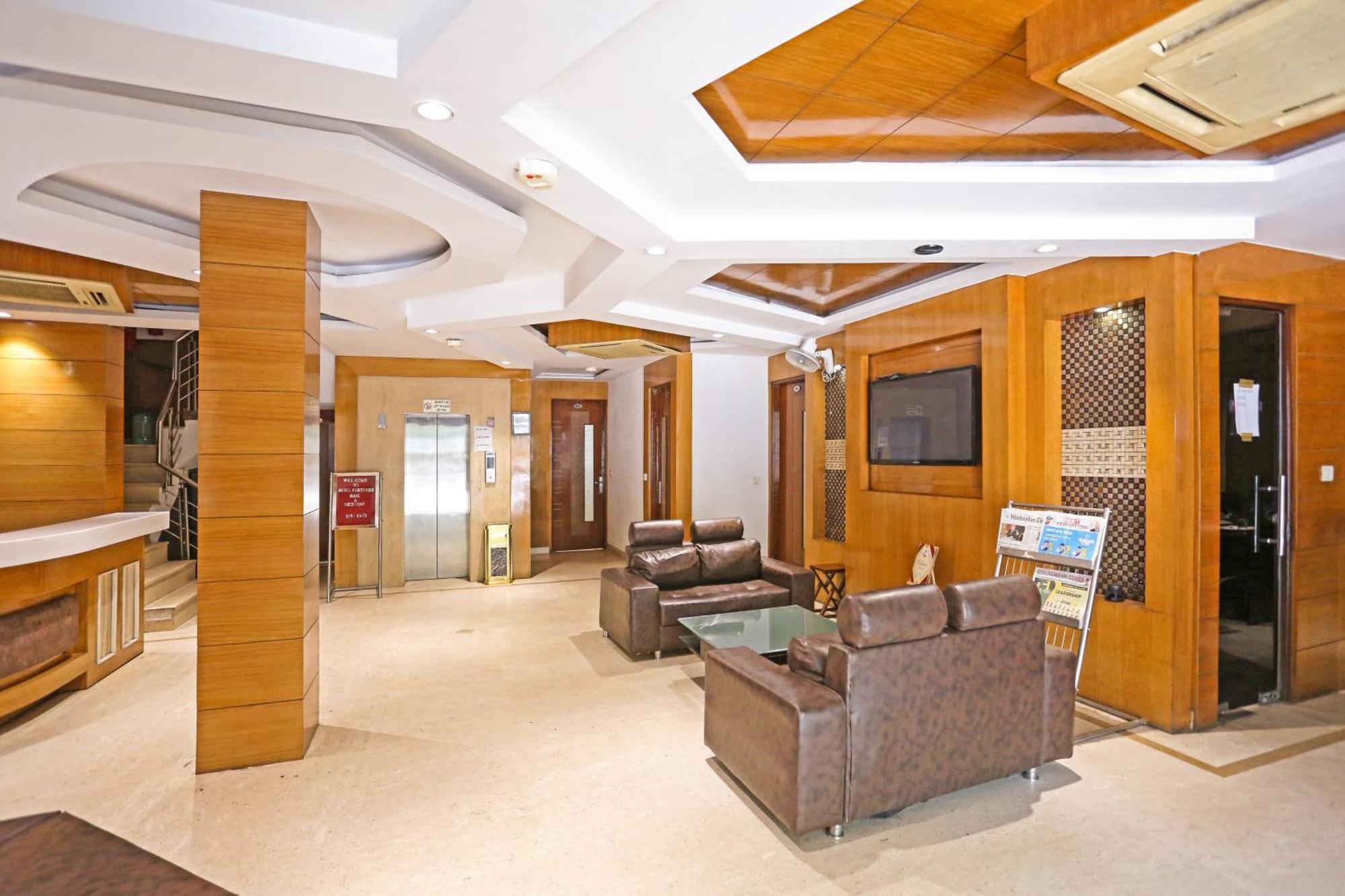 Hotel Silky Palace Near Igi Airportt Нью-Дели Экстерьер фото