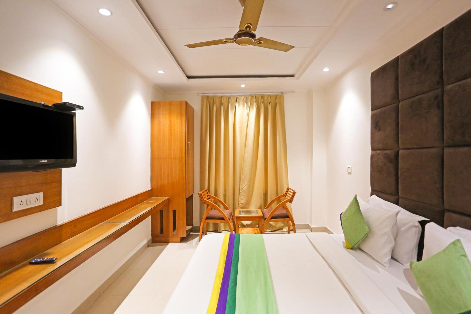 Hotel Silky Palace Near Igi Airportt Нью-Дели Экстерьер фото