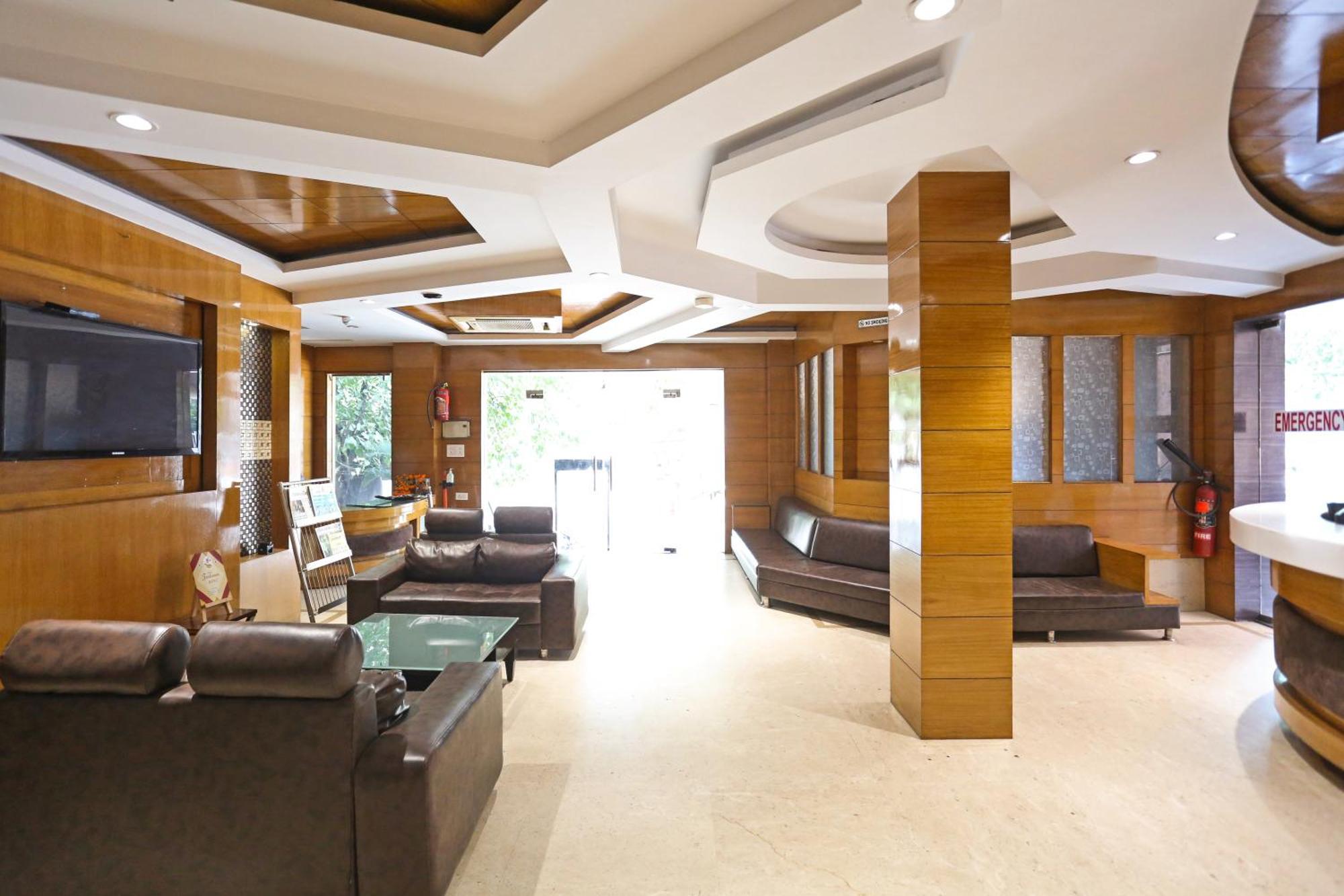 Hotel Silky Palace Near Igi Airportt Нью-Дели Экстерьер фото