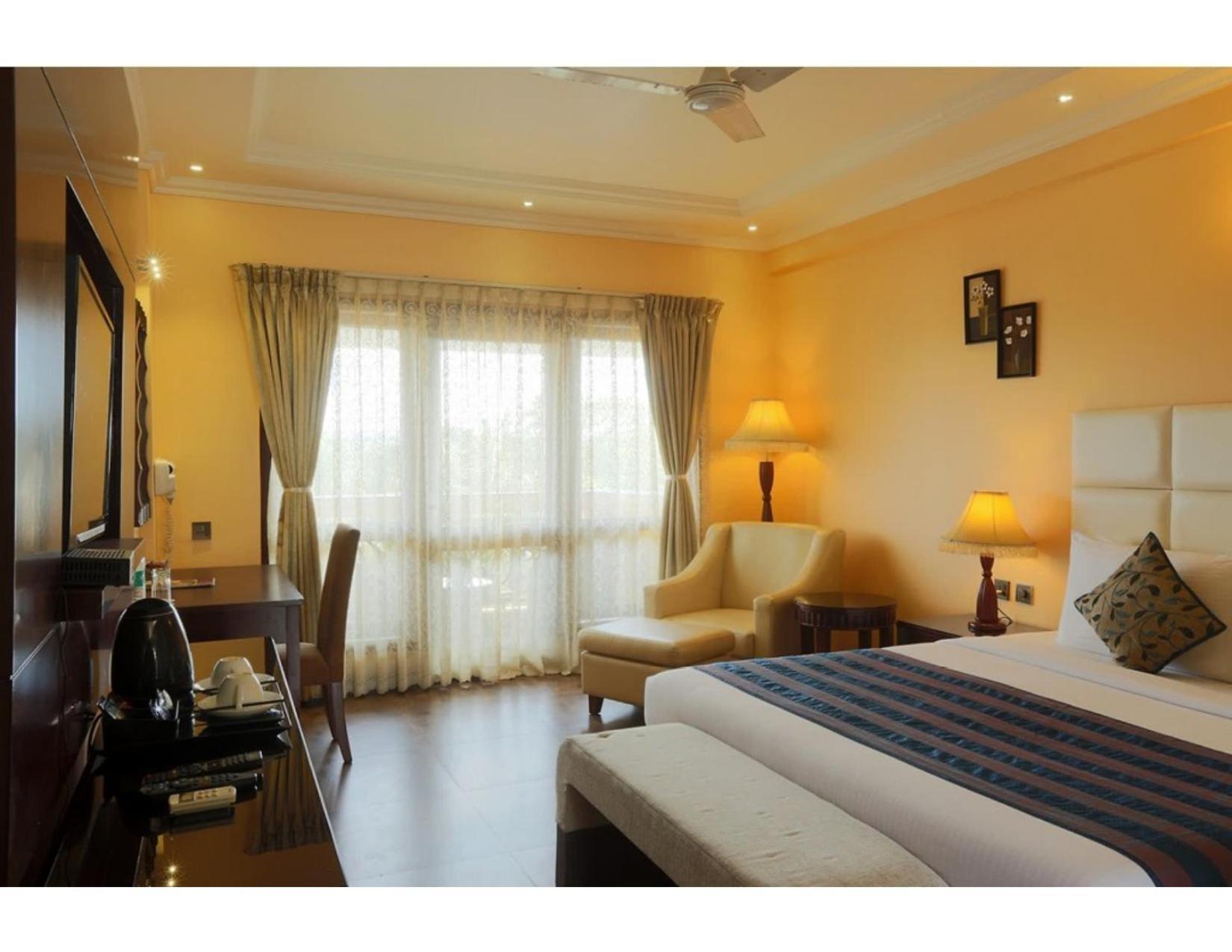 Hotel Silky Palace Near Igi Airportt Нью-Дели Экстерьер фото