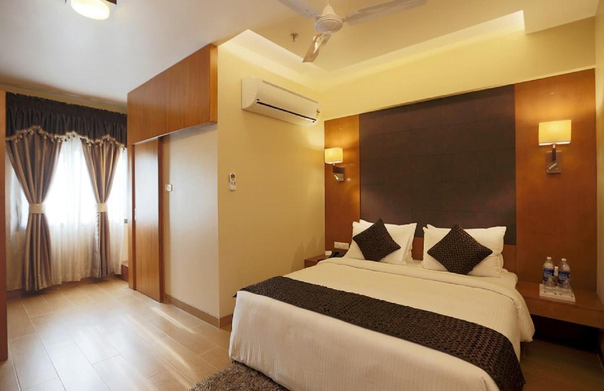 Hotel Silky Palace Near Igi Airportt Нью-Дели Экстерьер фото
