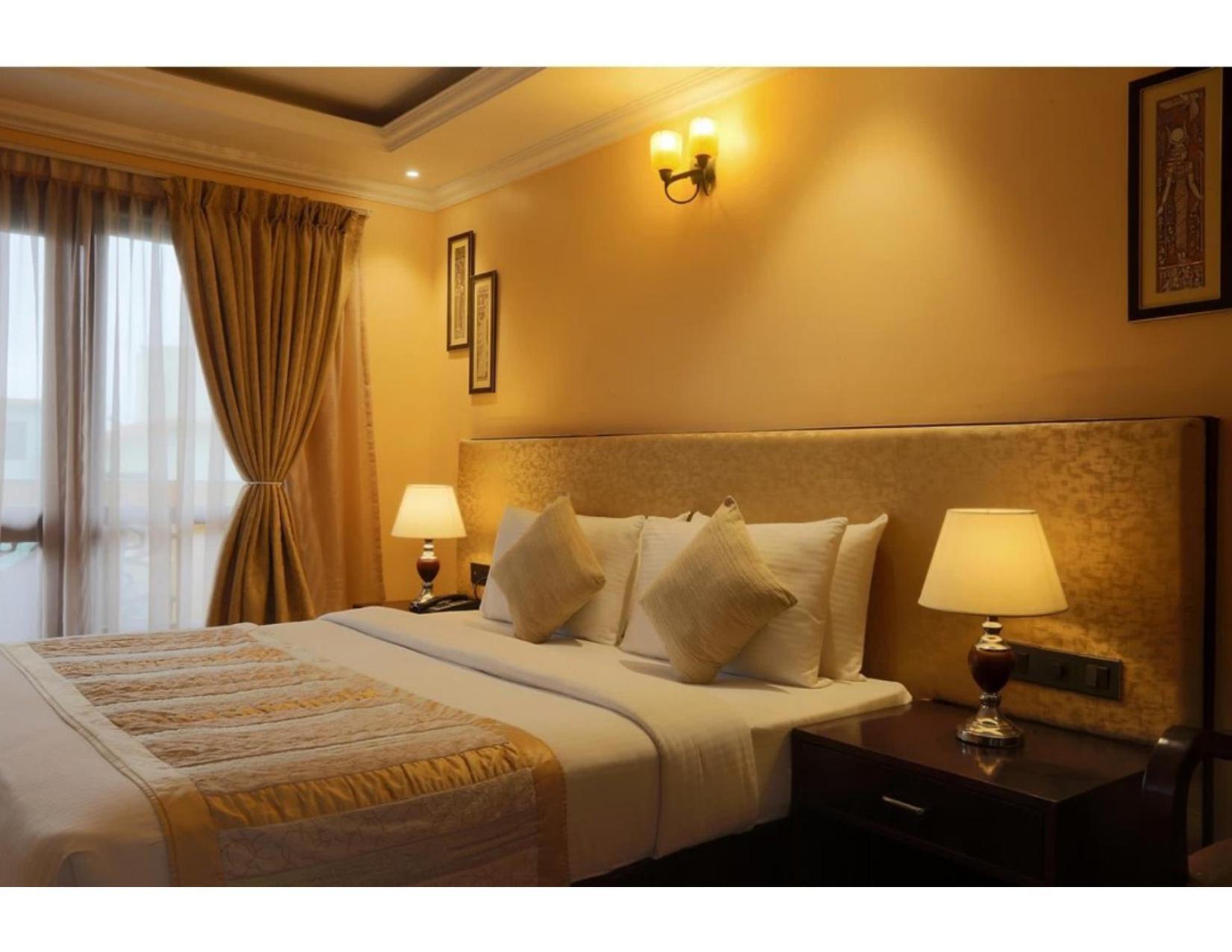 Hotel Silky Palace Near Igi Airportt Нью-Дели Экстерьер фото