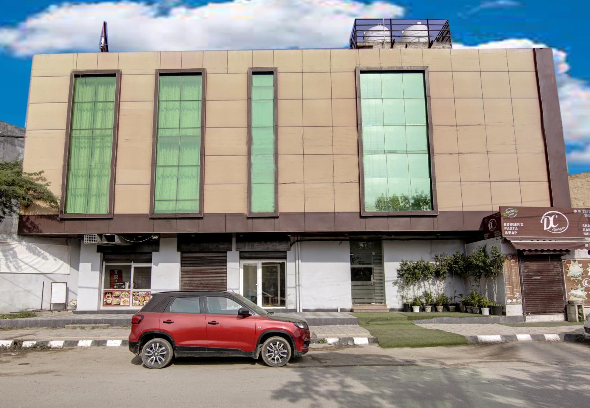 Hotel Silky Palace Near Igi Airportt Нью-Дели Экстерьер фото